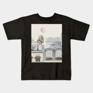 Elephant on the roof in Paris Kids T-Shirt